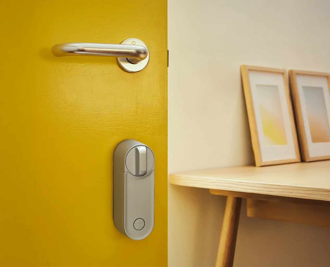 La Serrure connectée Linus L2 s’installe côté intérieur.